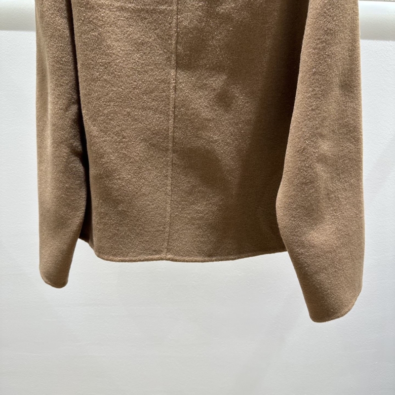 Ce1i*e outwears
